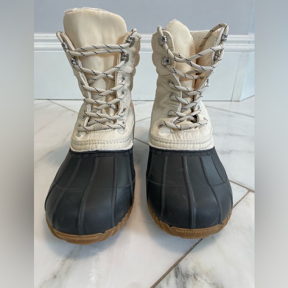 Tommy Hilfiger navy and cream faux fur lined waterproof duck boots size 9 EUC - Picture 2 of 8